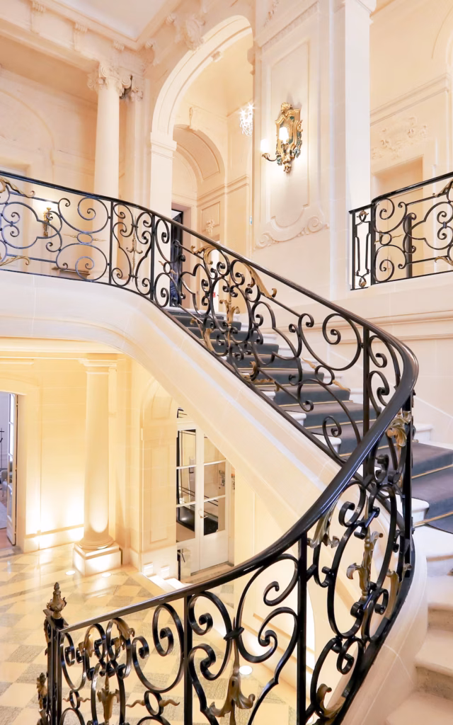 Escalier du siège du Conservateur utilisé pour illustrer la page Gouvernance